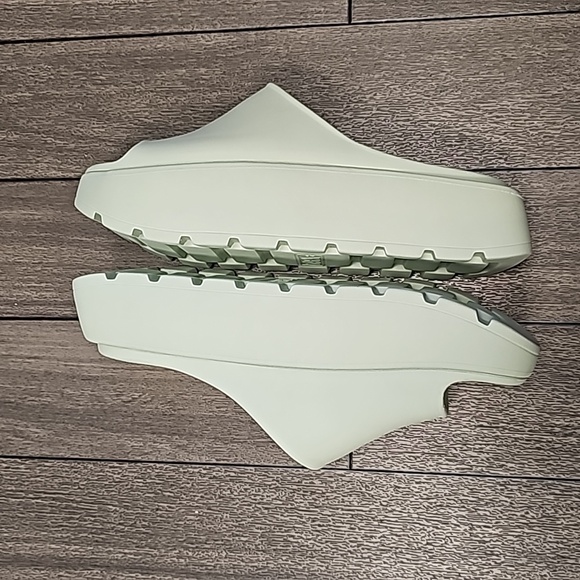 Zara Women's Mint Green Rubberized Platform Slides Sz 9 EUC - Picture 4 of 12